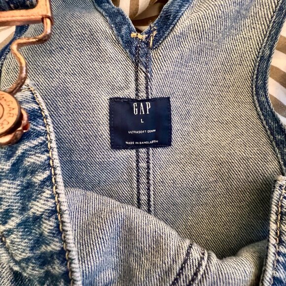 GAP Ultrasoft Denim Barrel Leg Overalls with Rose Gold Hardware - Picture 5 of 5
